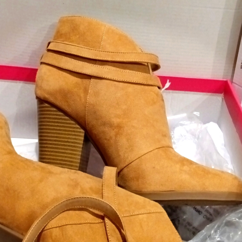 Ladies Boots size 10 Brand New